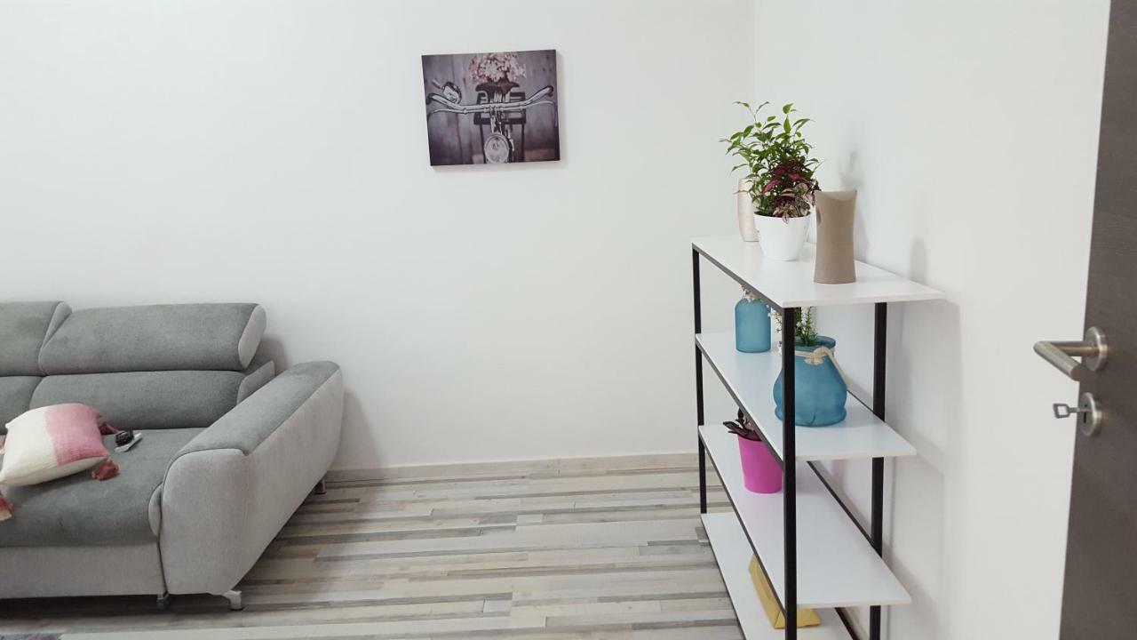 Apartment Imperia *** Pula Buitenkant foto
