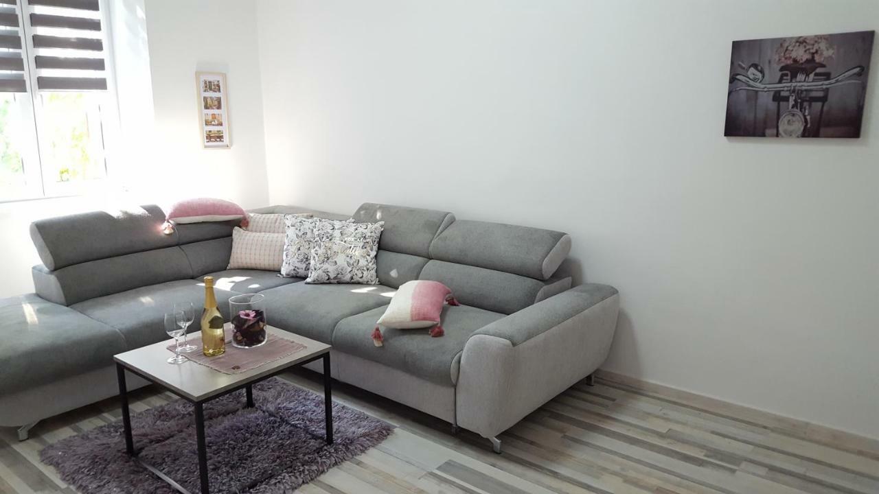 Apartment Imperia *** Pula Buitenkant foto